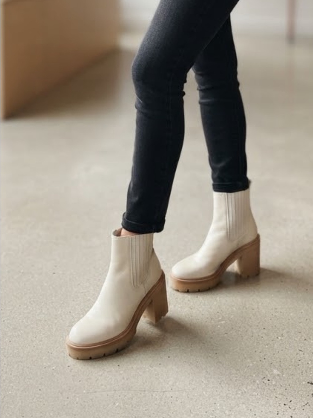Dolce Vita Cream Off White Leather Lug Sole Block Heel Booties Size 8.5